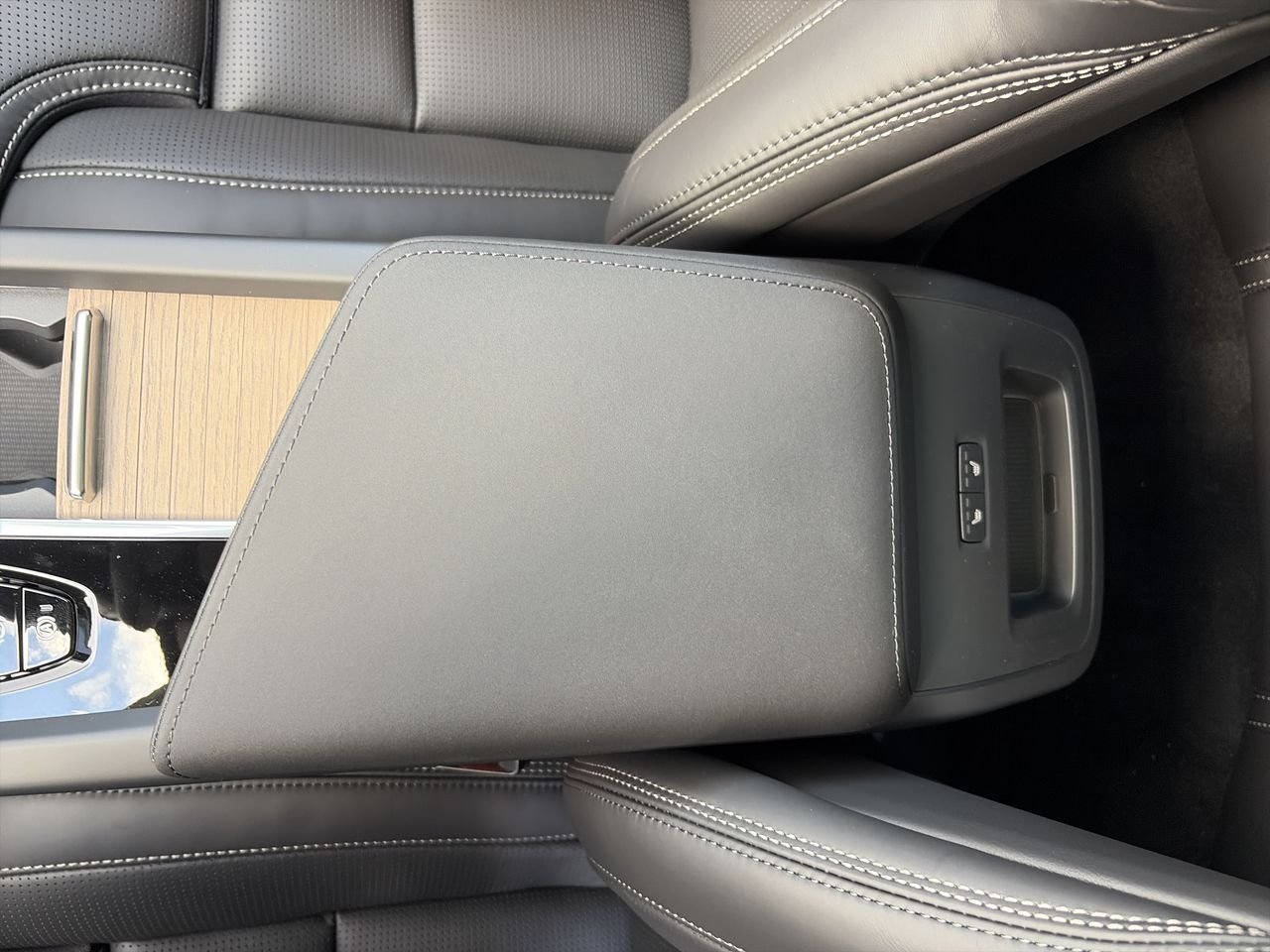 2027 Volvo XC60 Plug-in hybrid in Richmond, British Columbia