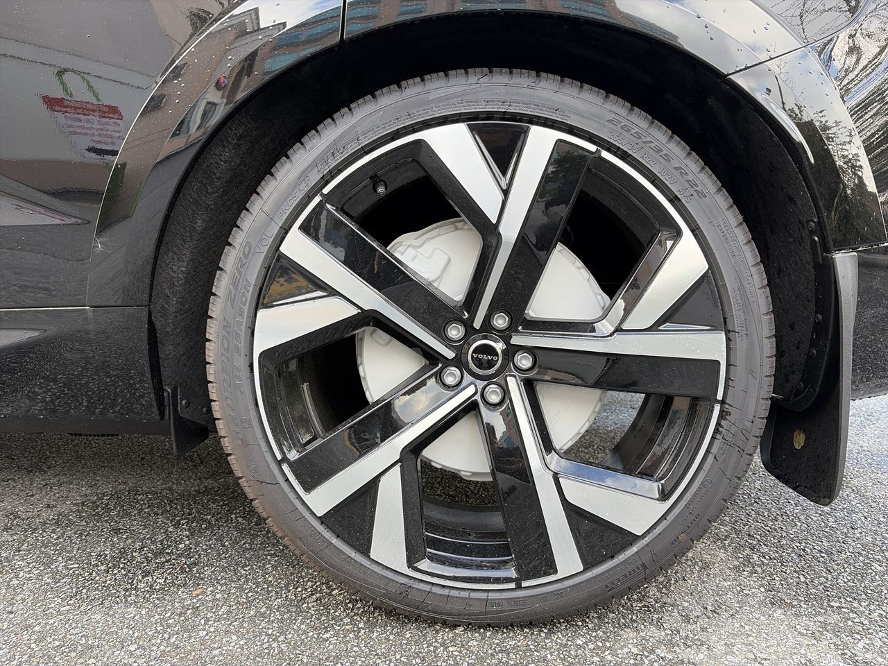 2027 Volvo XC60 Plug-in hybrid in Richmond, British Columbia