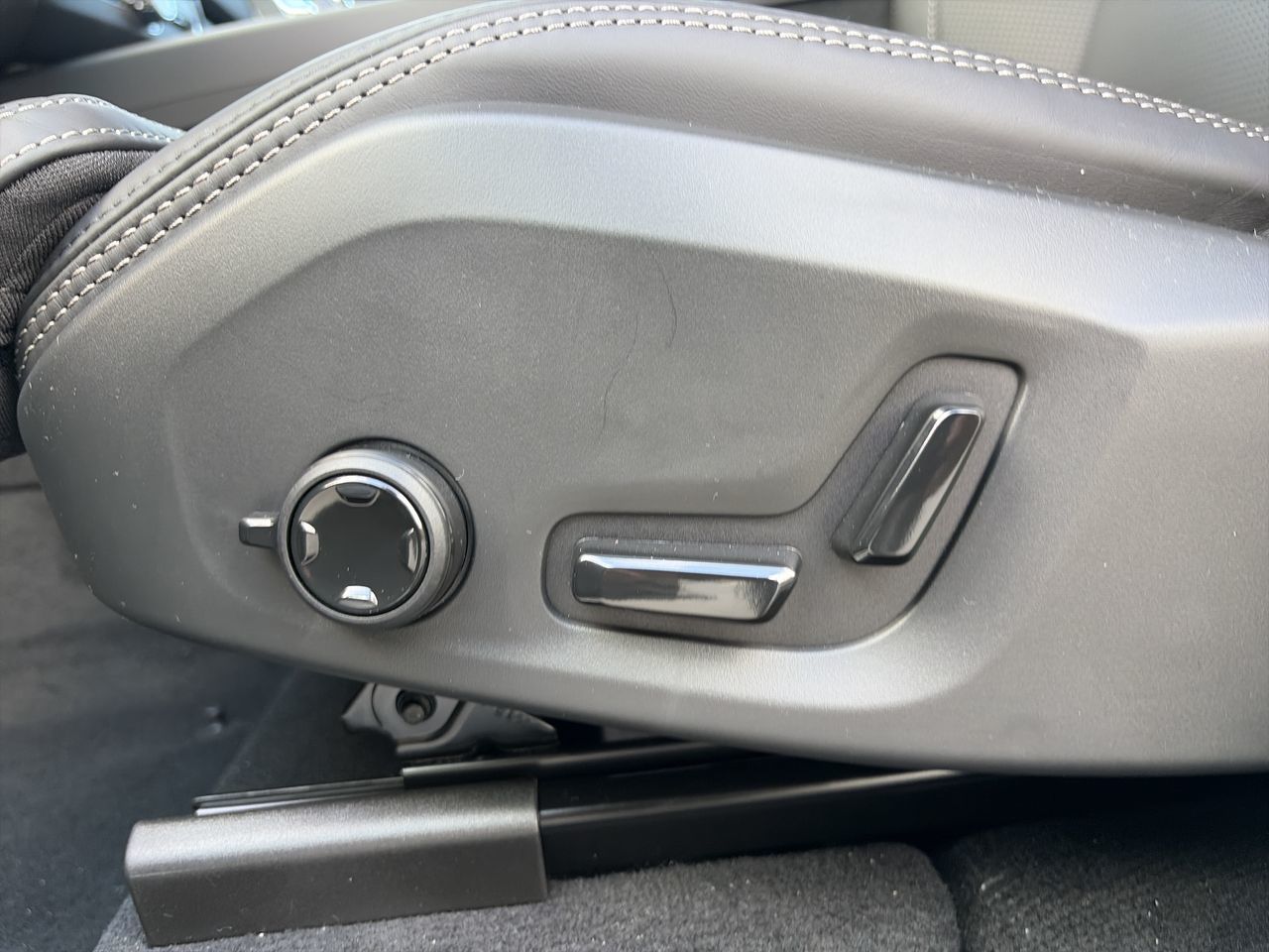 2027 Volvo XC60 Plug-in hybrid in Richmond, British Columbia