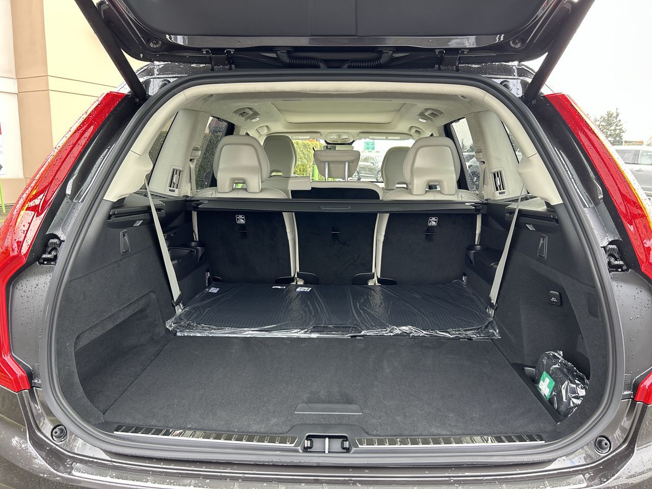 2025 Volvo XC90 PLUG-IN HYBRID in Richmond, British Columbia