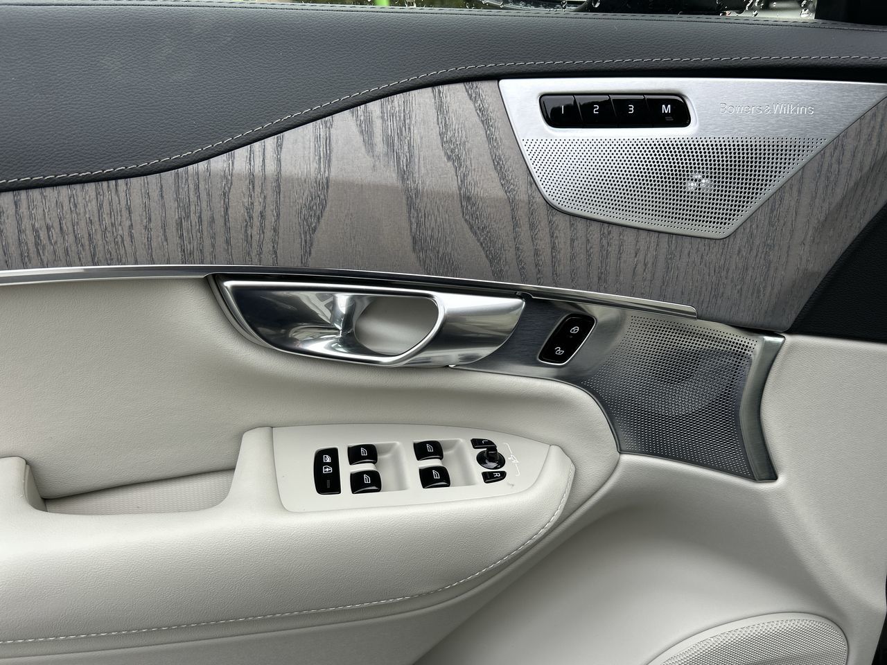 2025 Volvo XC90 PLUG-IN HYBRID in Richmond, British Columbia