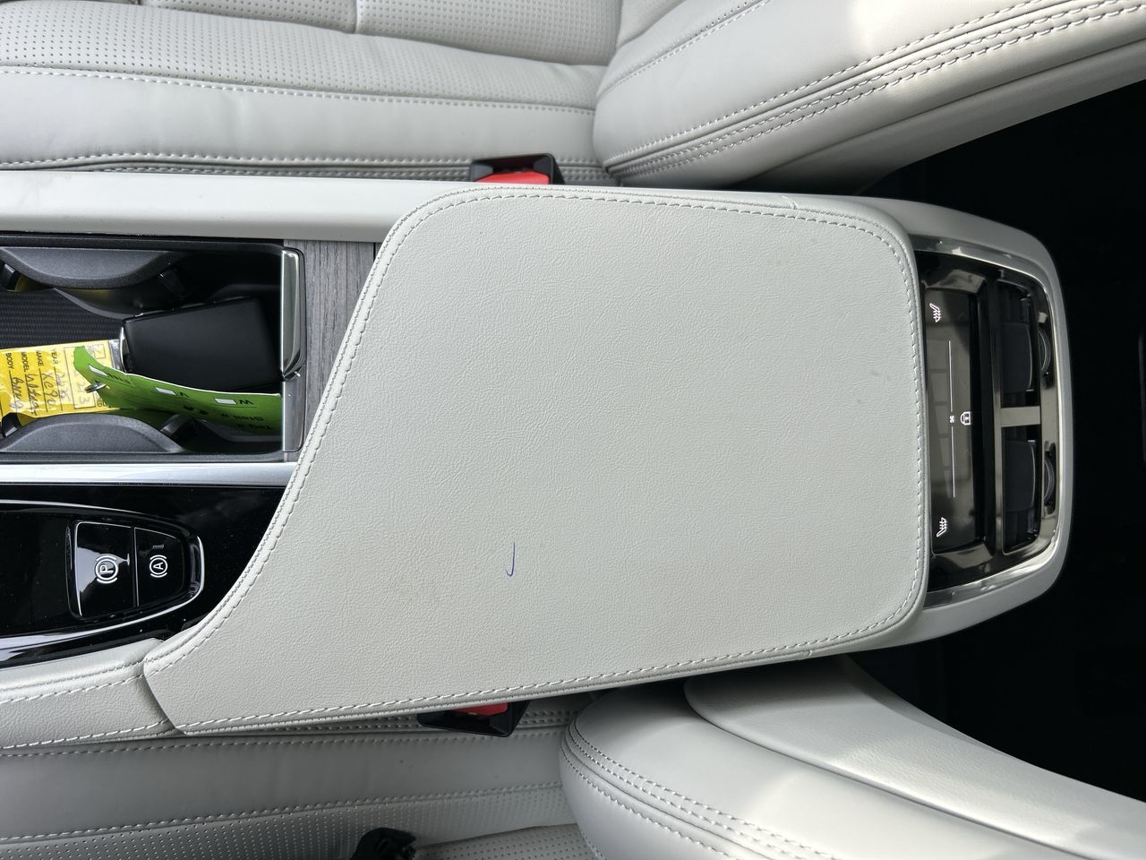 2025 Volvo XC90 PLUG-IN HYBRID in Richmond, British Columbia