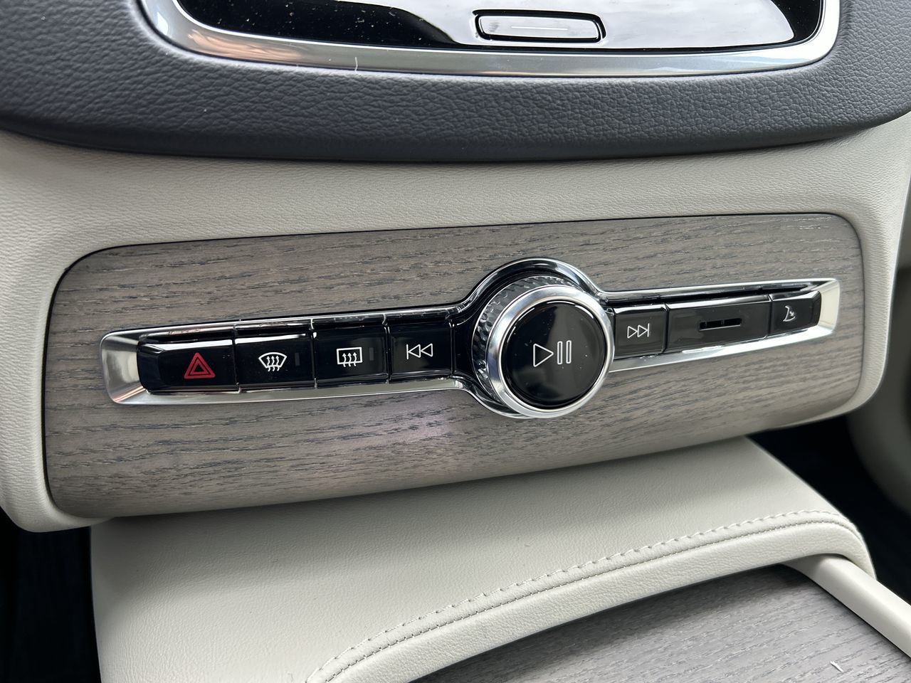 2025 Volvo XC90 PLUG-IN HYBRID in Richmond, British Columbia