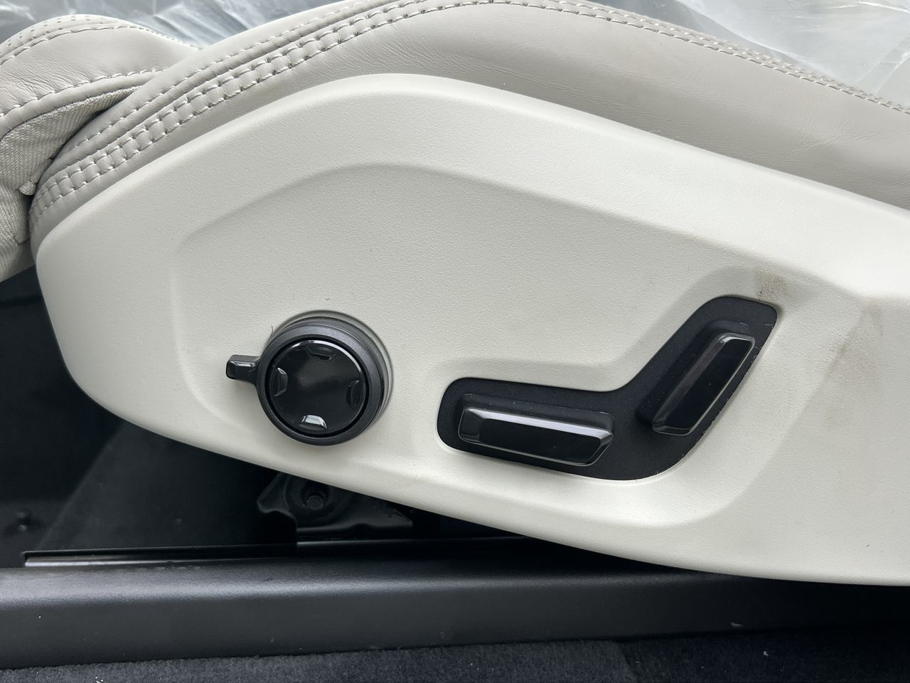 2025 Volvo XC90 PLUG-IN HYBRID in Richmond, British Columbia