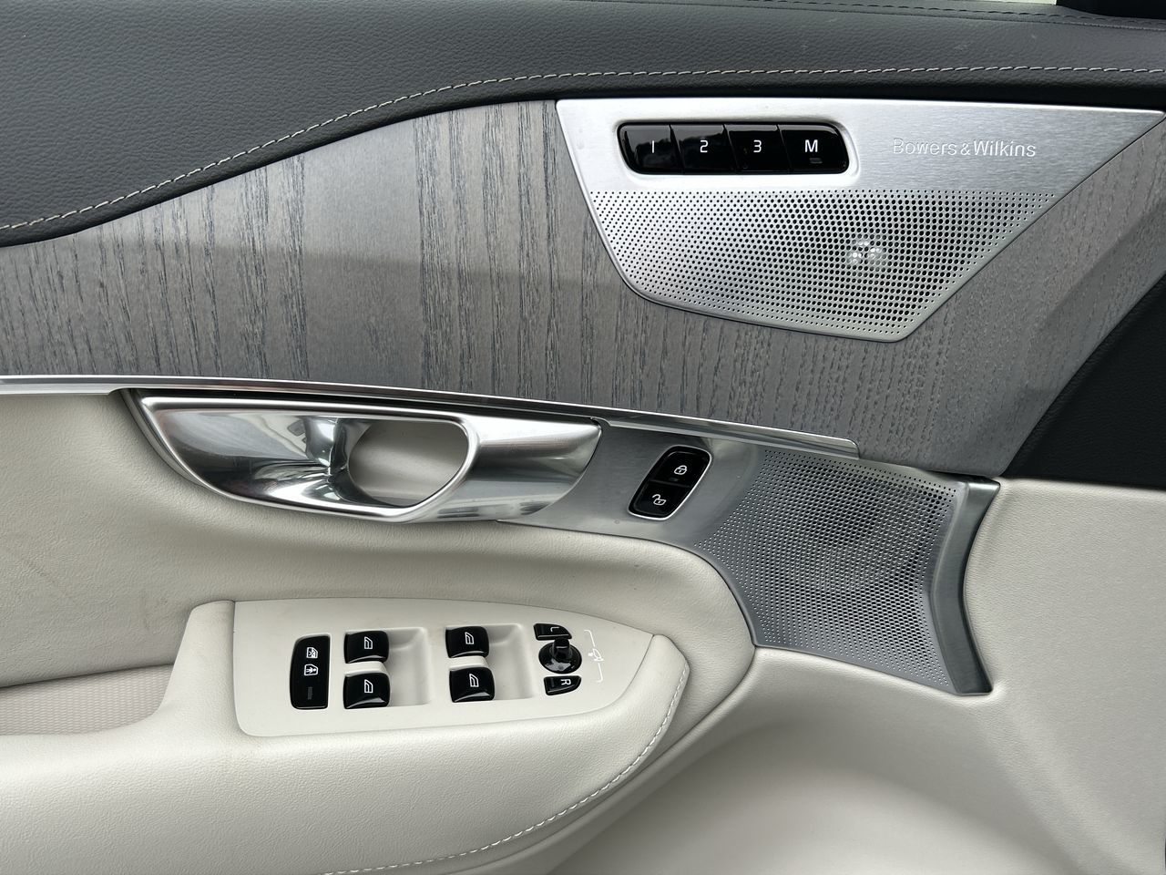 2025 Volvo XC90 PLUG-IN HYBRID in Richmond, British Columbia
