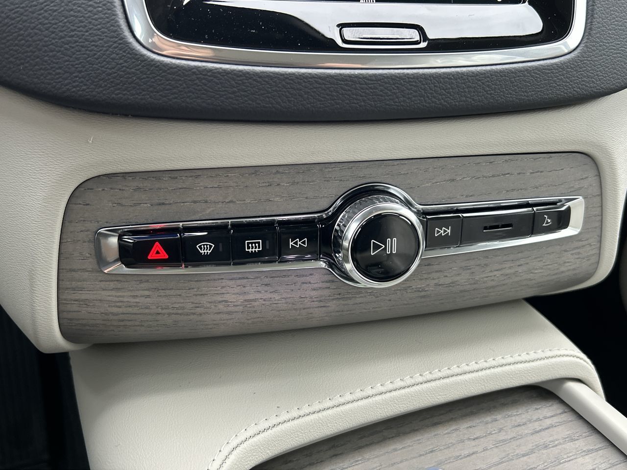 2025 Volvo XC90 PLUG-IN HYBRID in Richmond, British Columbia