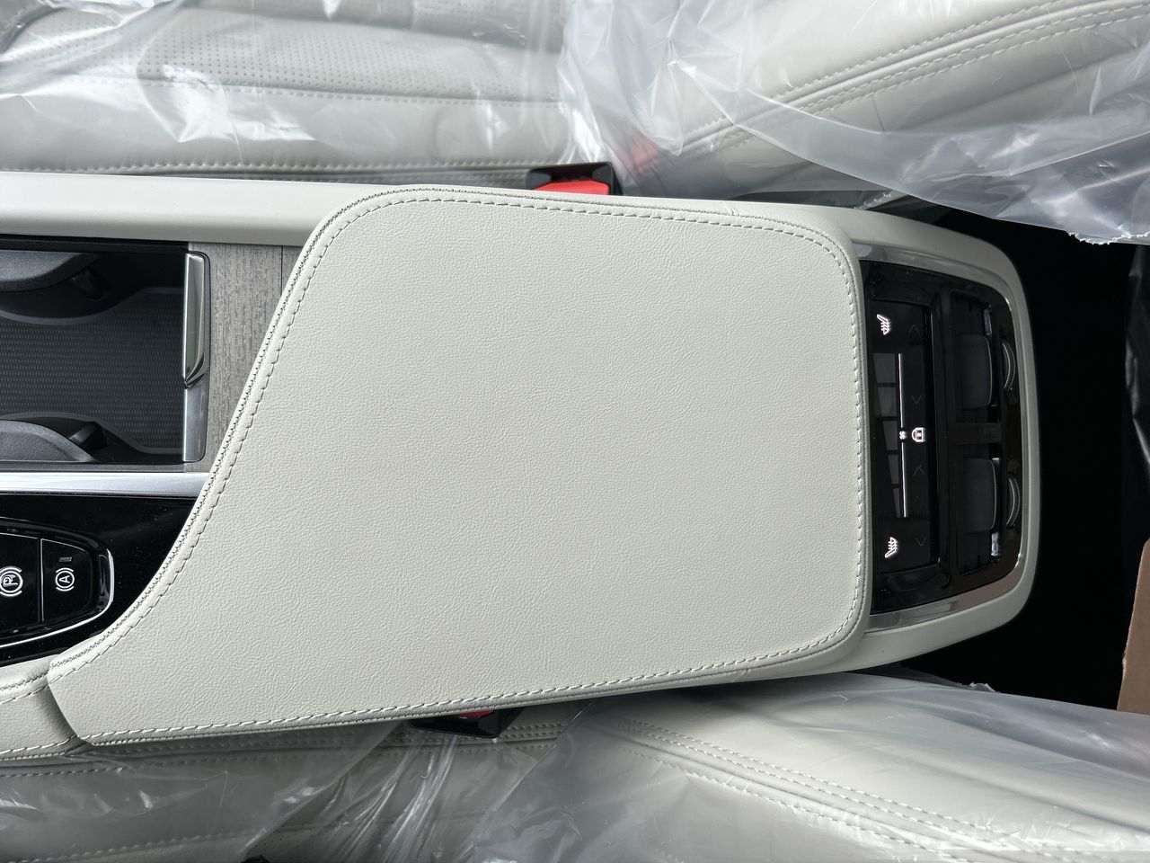 2025 Volvo XC90 PLUG-IN HYBRID in Richmond, British Columbia