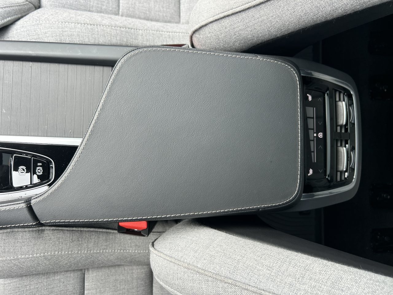 2025 Volvo XC90 PLUG-IN HYBRID in Richmond, British Columbia
