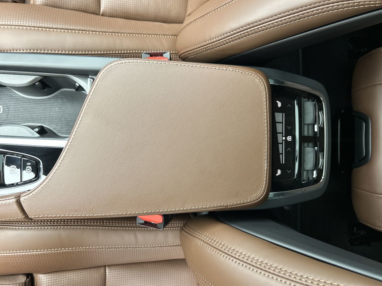 2025 Volvo XC90 Plug-In Hybrid in Richmond, British Columbia