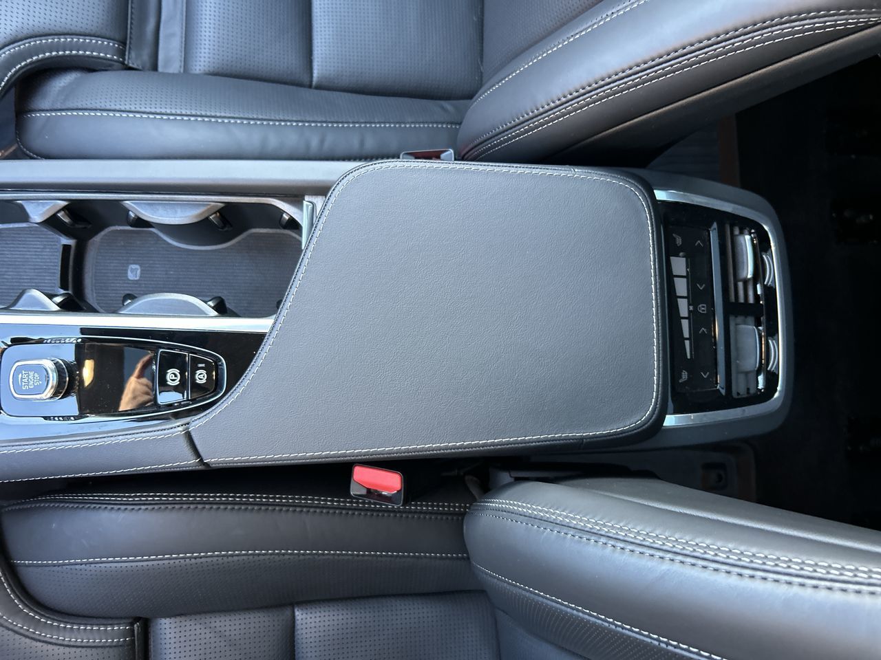 2025 Volvo XC90 Plug-In Hybrid in Richmond, British Columbia