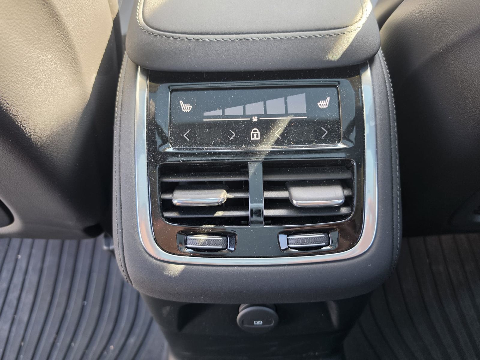 2025 Volvo XC90 Plug-In Hybrid in Richmond, British Columbia