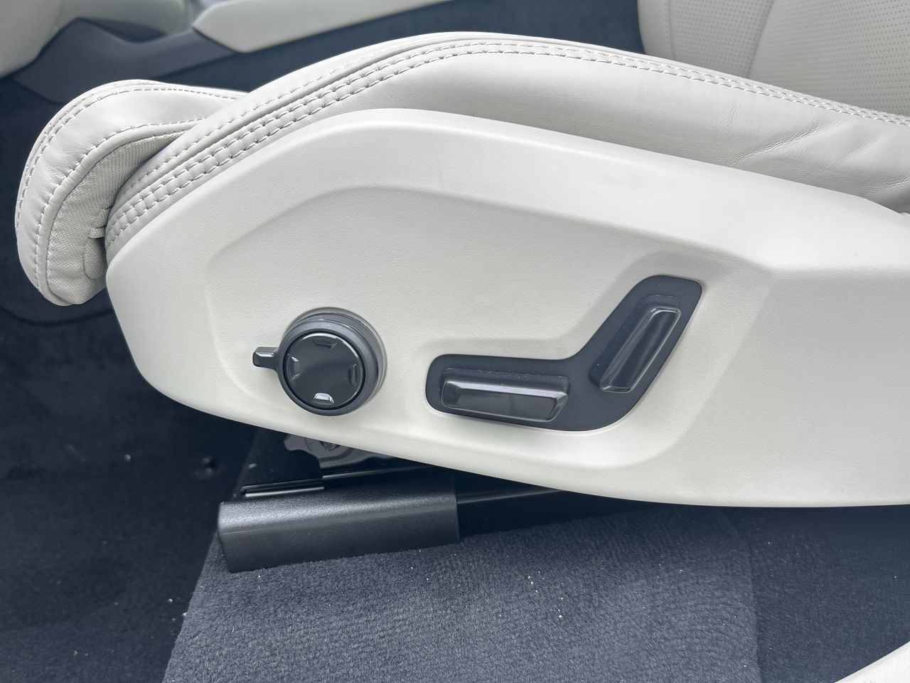 2026 Volvo XC90 Plug-in hybrid in Richmond, British Columbia