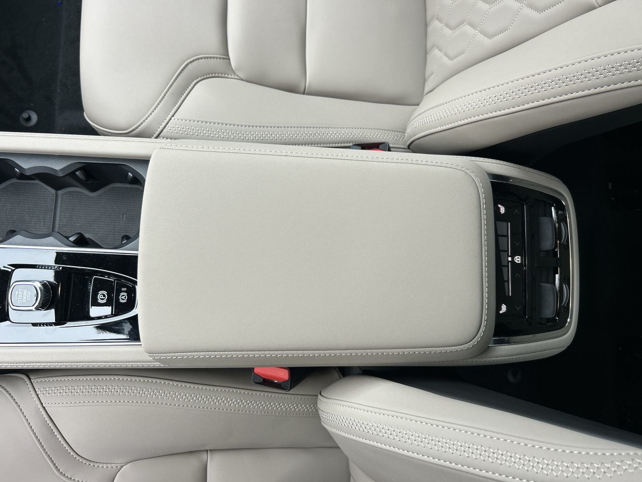 2026 Volvo XC90 Plug-in hybrid in Richmond, British Columbia