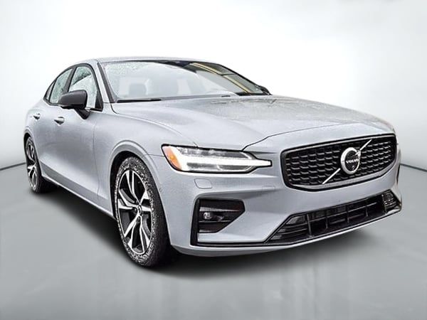 2024 Volvo S60 B5 PLUS AWD // DARK THEME