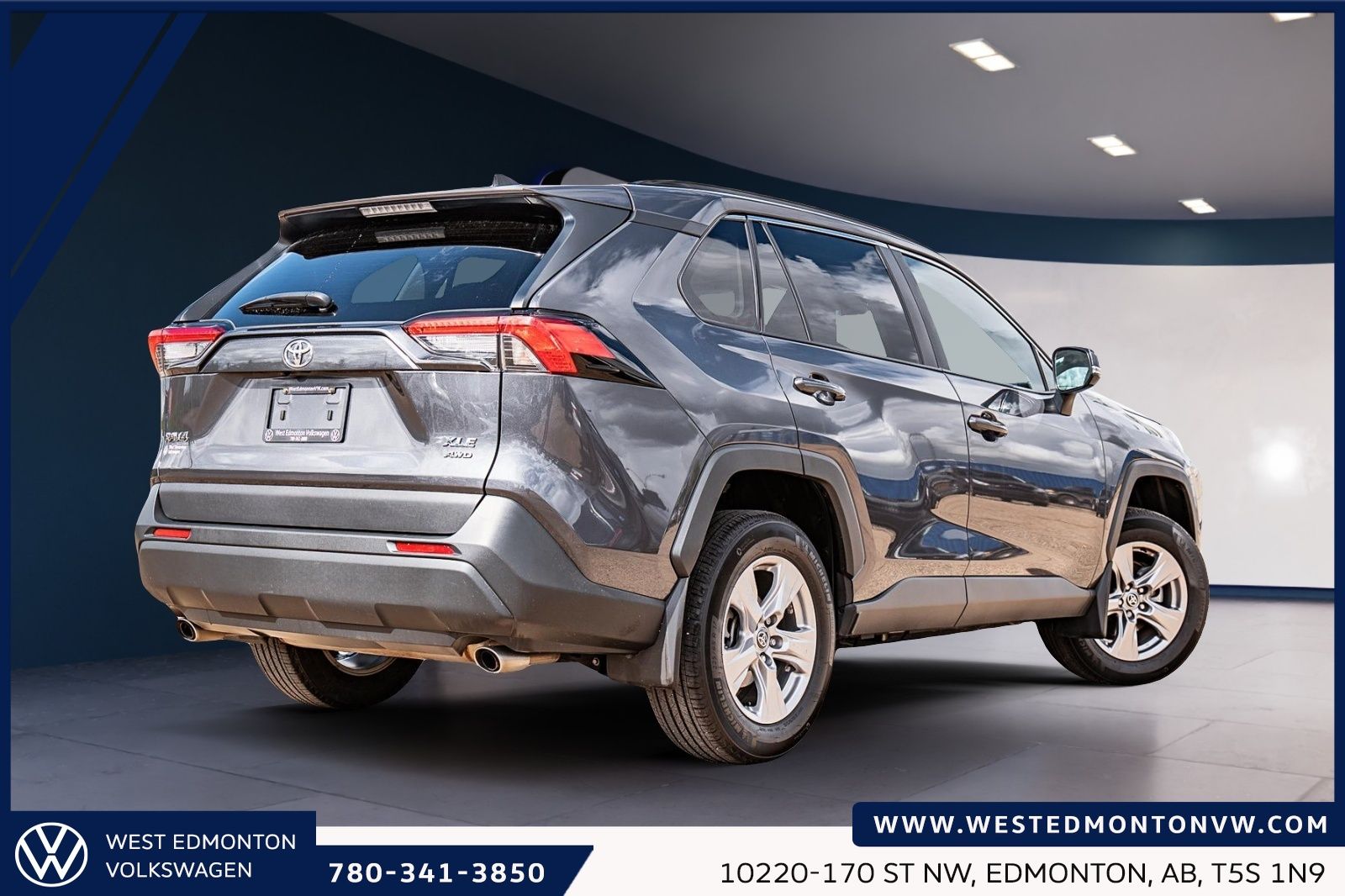 Photo 2022 Toyota RAV4 XLE #4