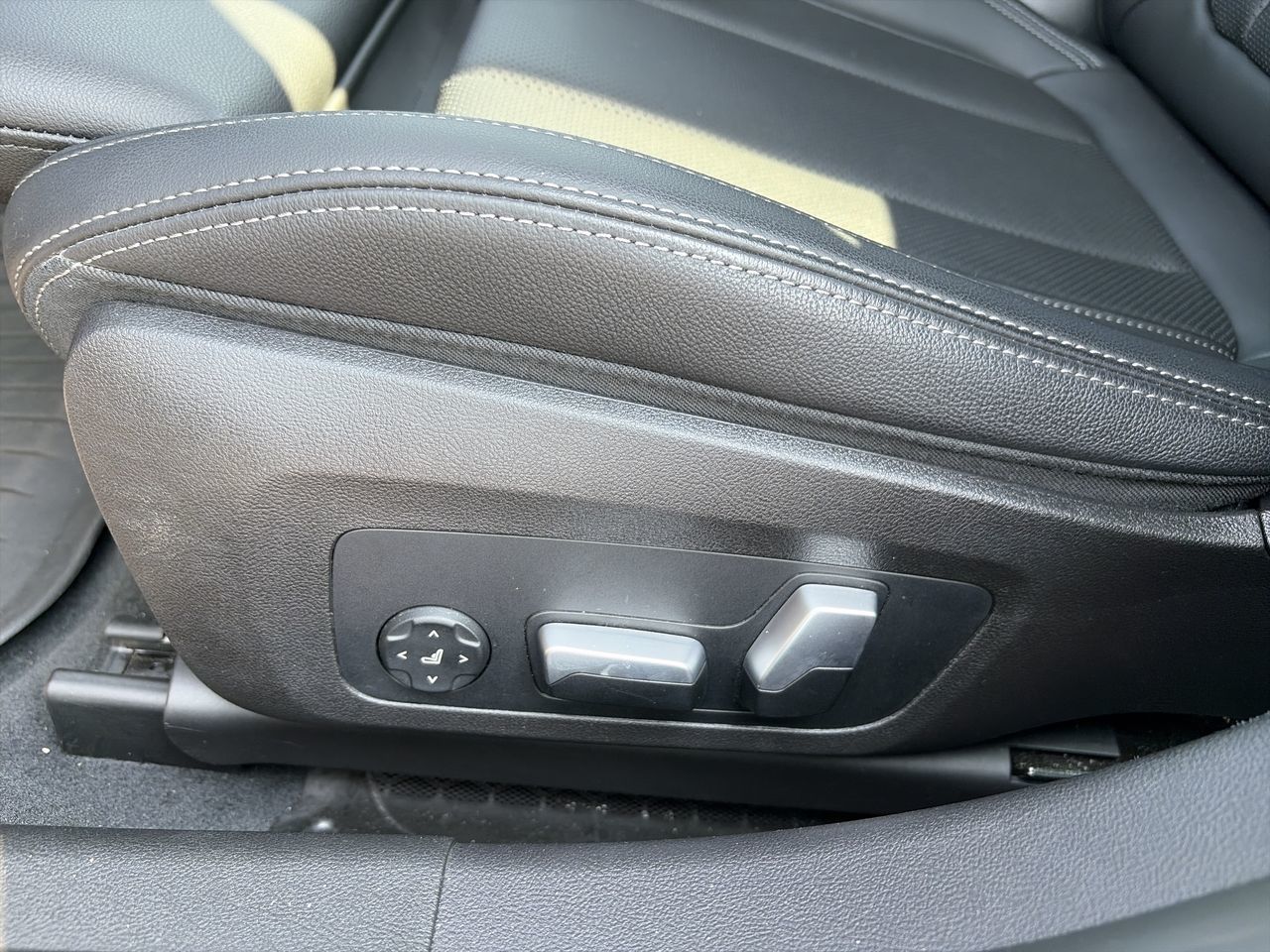 2023 BMW 330i