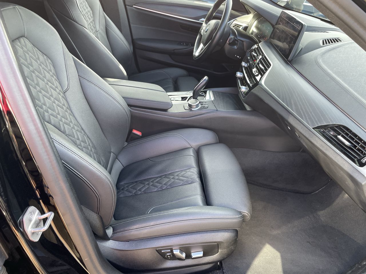 2022 BMW 530I