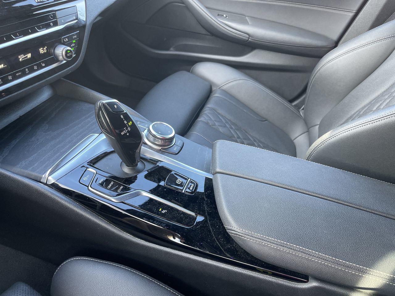 2022 BMW 530I
