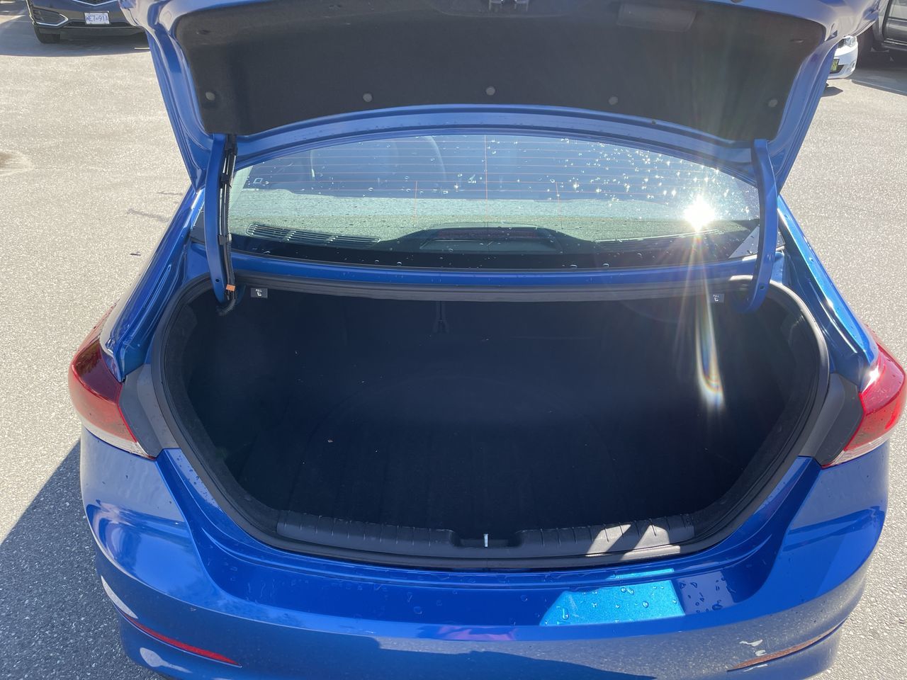 Hyundai Elantra Sedan  2017 à Surrey, Colombie-Britannique