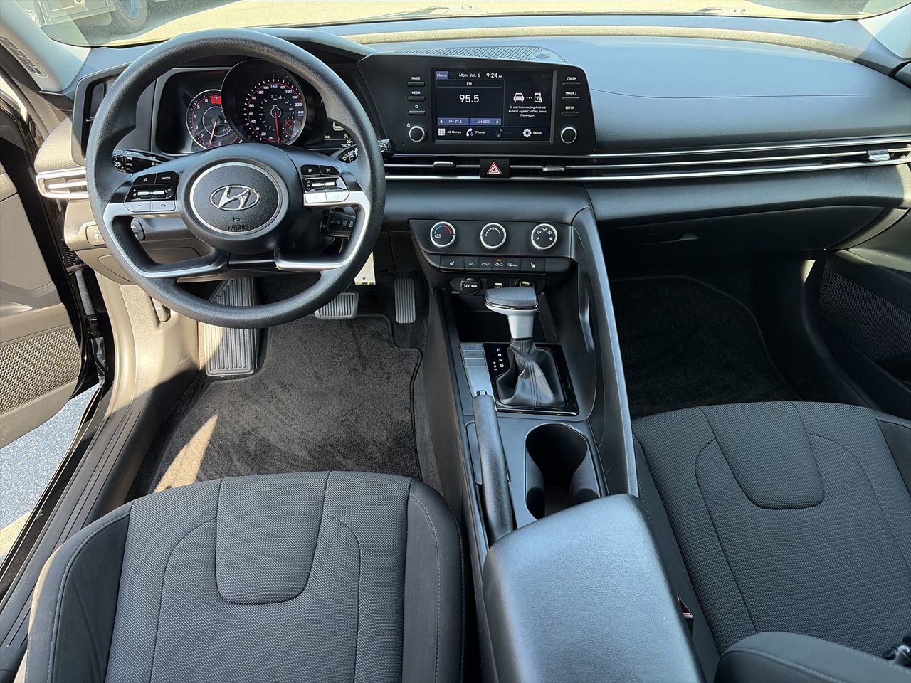 2022 Hyundai Elantra Sedan