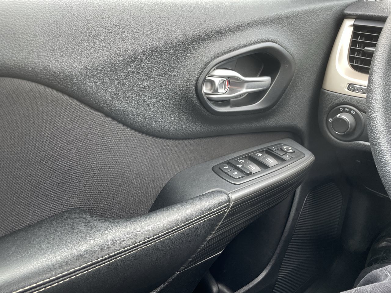 2015 Jeep Cherokee in Surrey, British Columbia