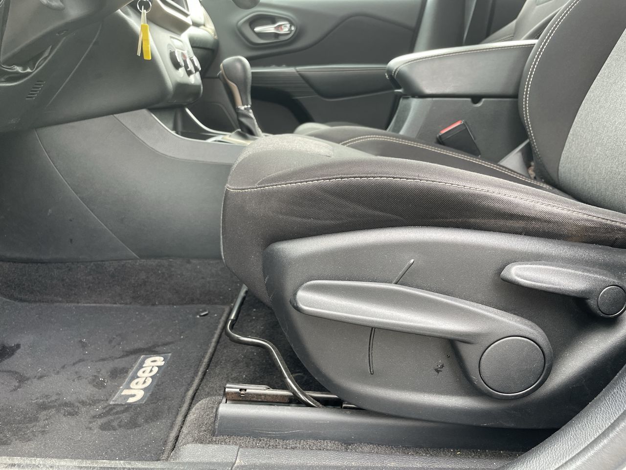 2015 Jeep Cherokee in Surrey, British Columbia