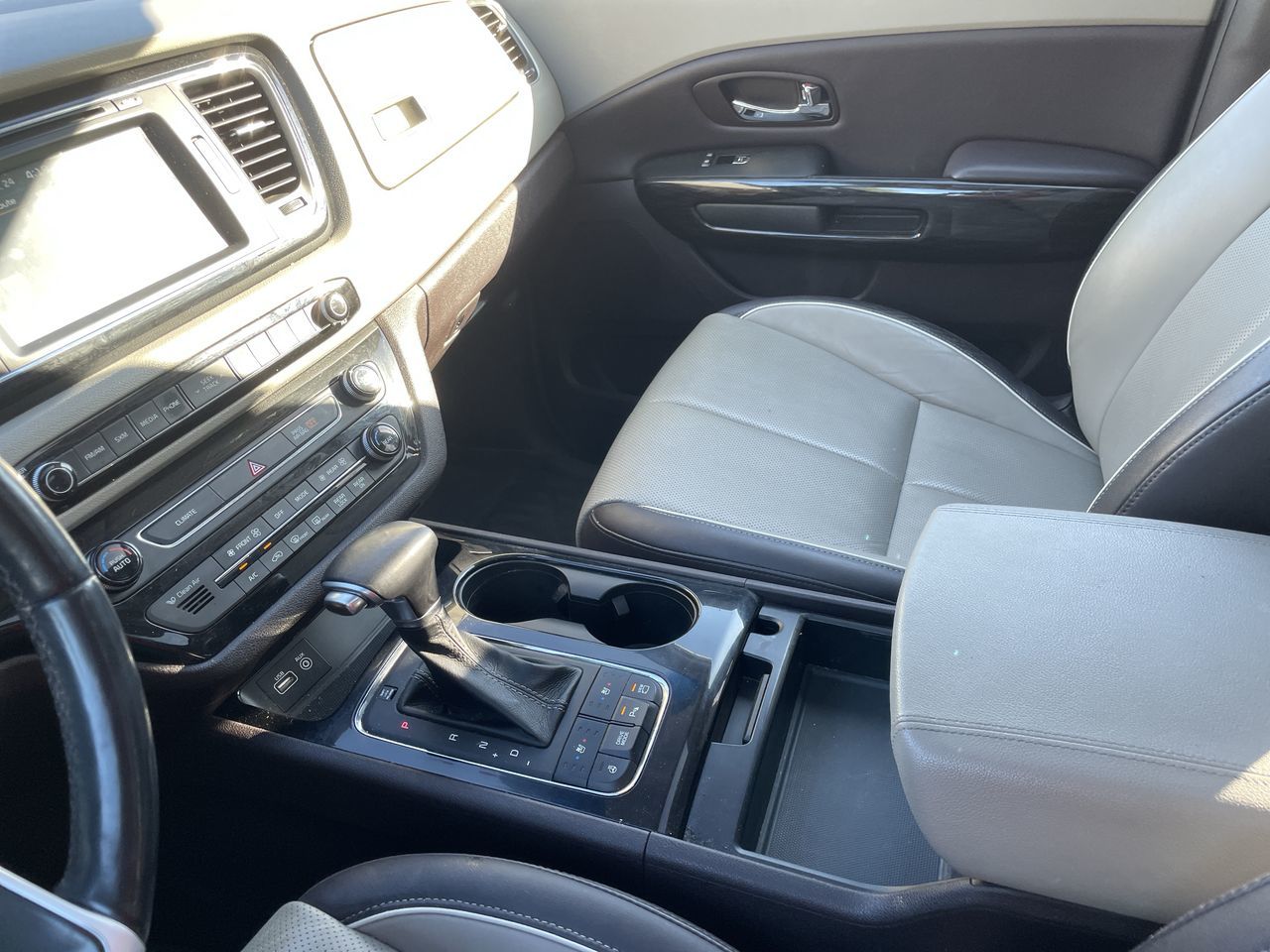 Kia Sedona  2017 à Surrey, Colombie-Britannique