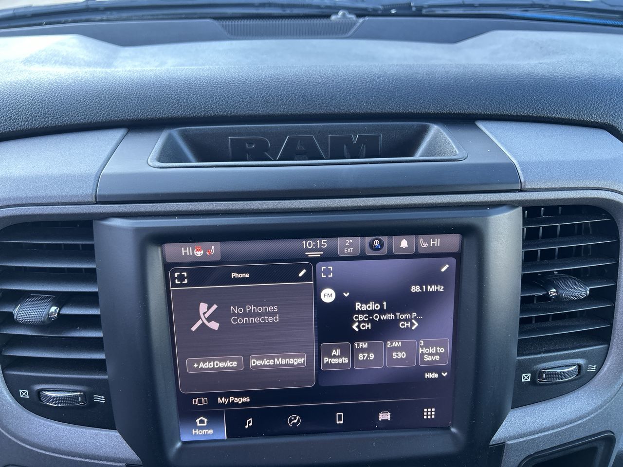 Ram RAM 1500 Classic Crew Cab 4x4 (DS)  2023 à Surrey, Colombie-Britannique