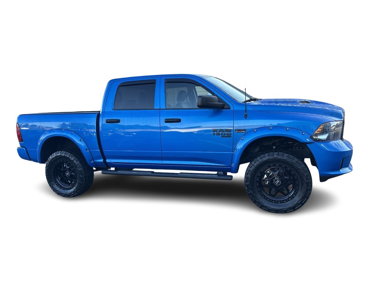 Ram RAM 1500 Classic Crew Cab 4x4 (DS)  2023 à Surrey, Colombie-Britannique