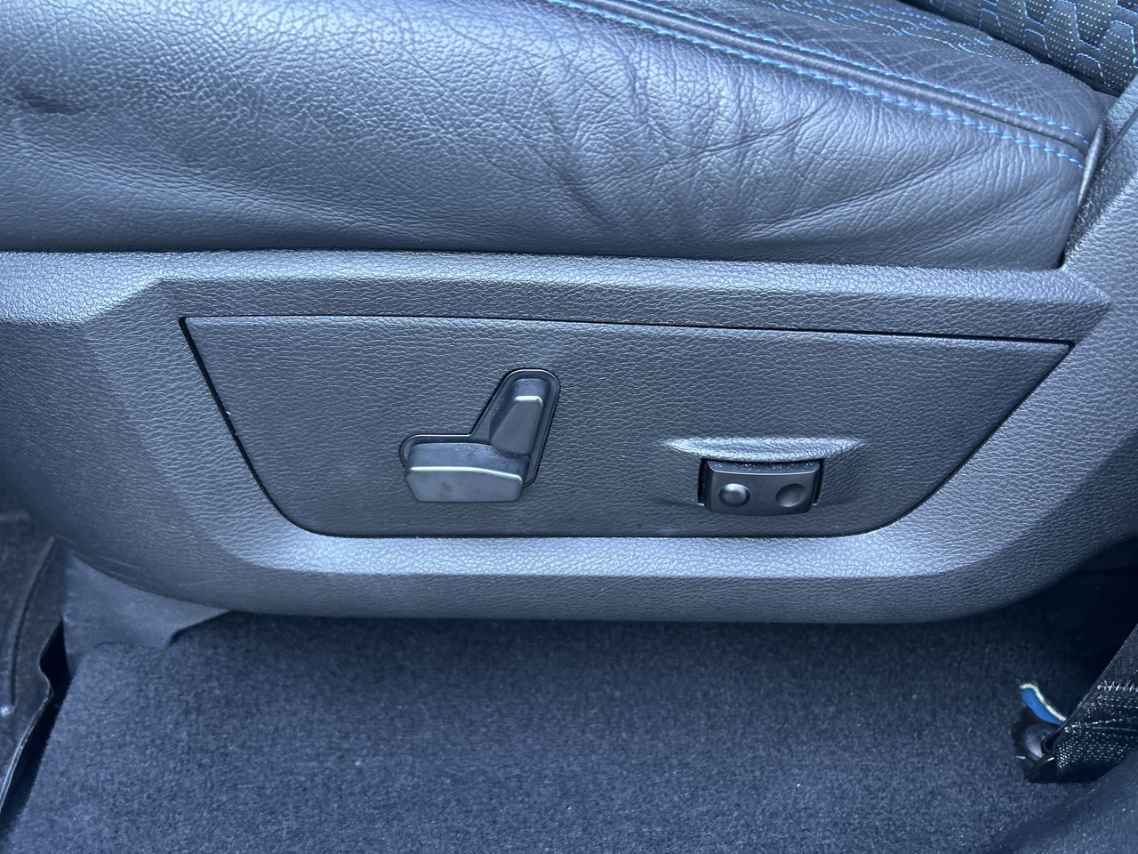 Ram RAM 1500 Classic Crew Cab 4x4 (DS)  2023 à Surrey, Colombie-Britannique