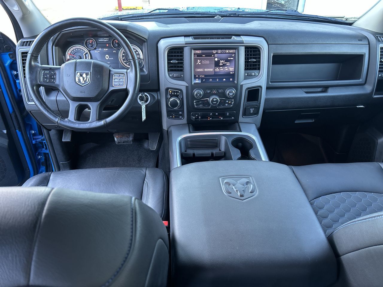 Ram RAM 1500 Classic Crew Cab 4x4 (DS)  2023 à Surrey, Colombie-Britannique