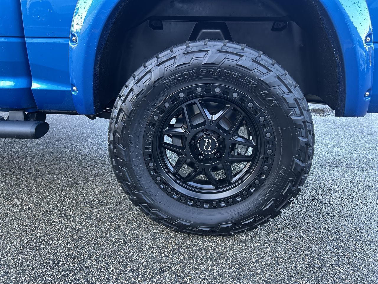 Ram RAM 1500 Classic Crew Cab 4x4 (DS)  2023 à Surrey, Colombie-Britannique