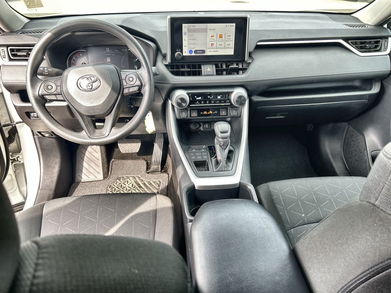 2025  RAV 4 LE