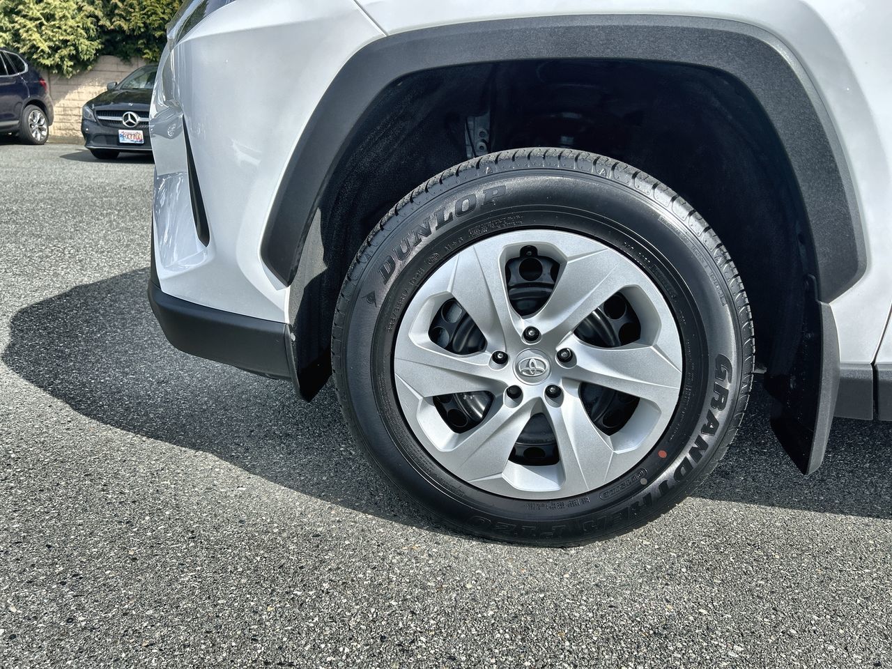 2025  RAV 4 LE