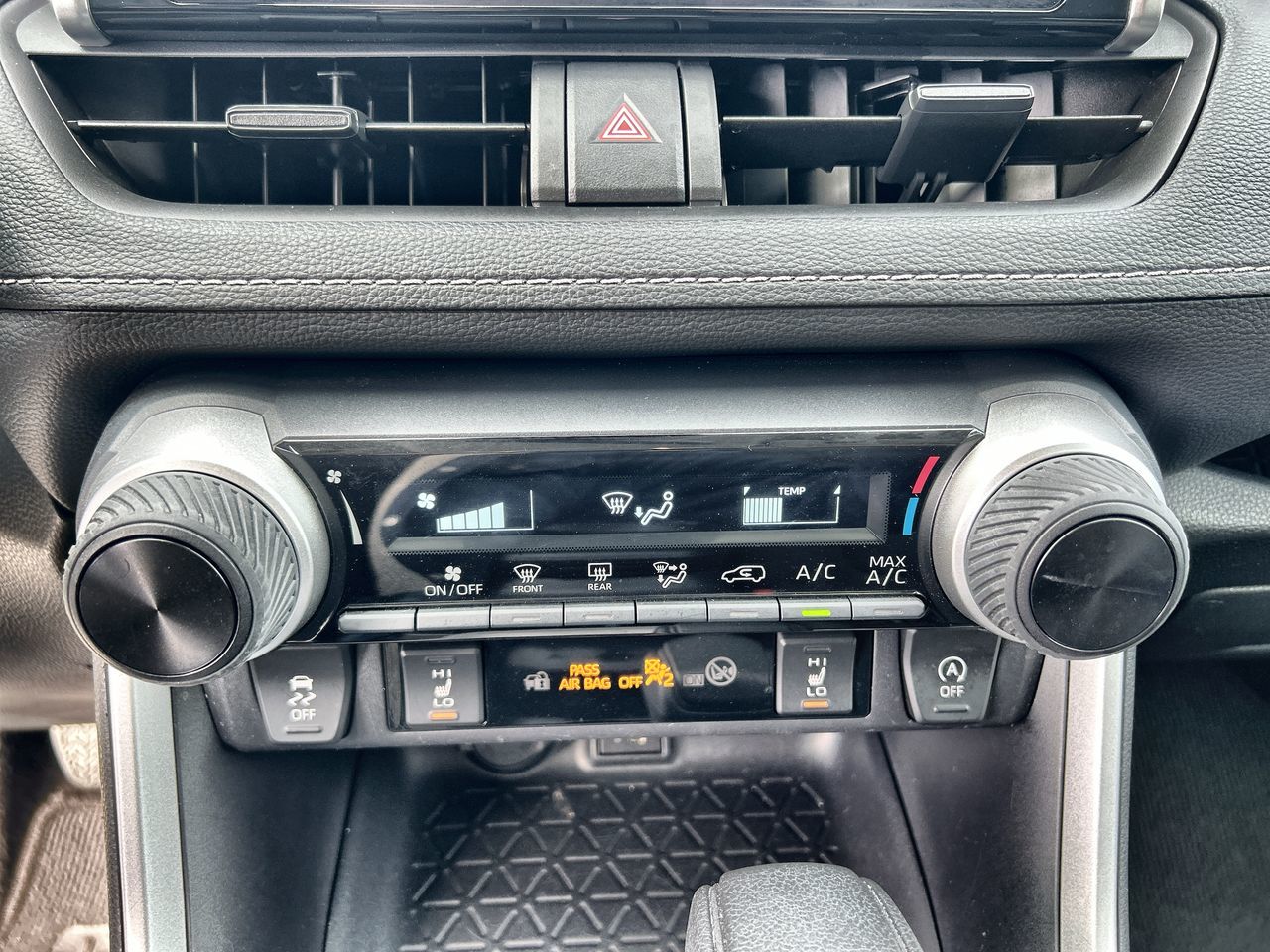 2025  RAV 4 LE