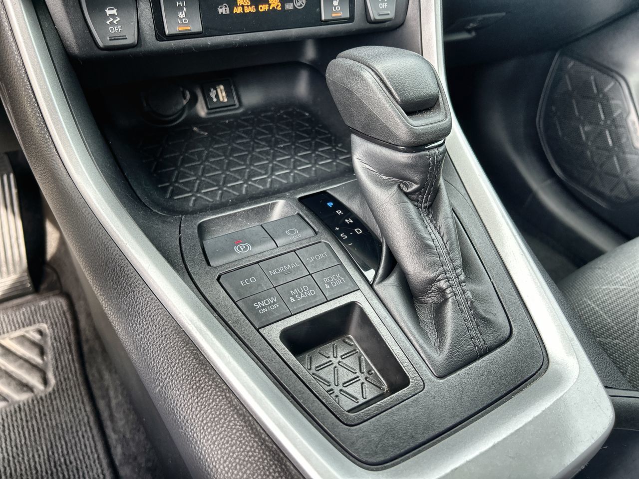 2025  RAV 4 LE