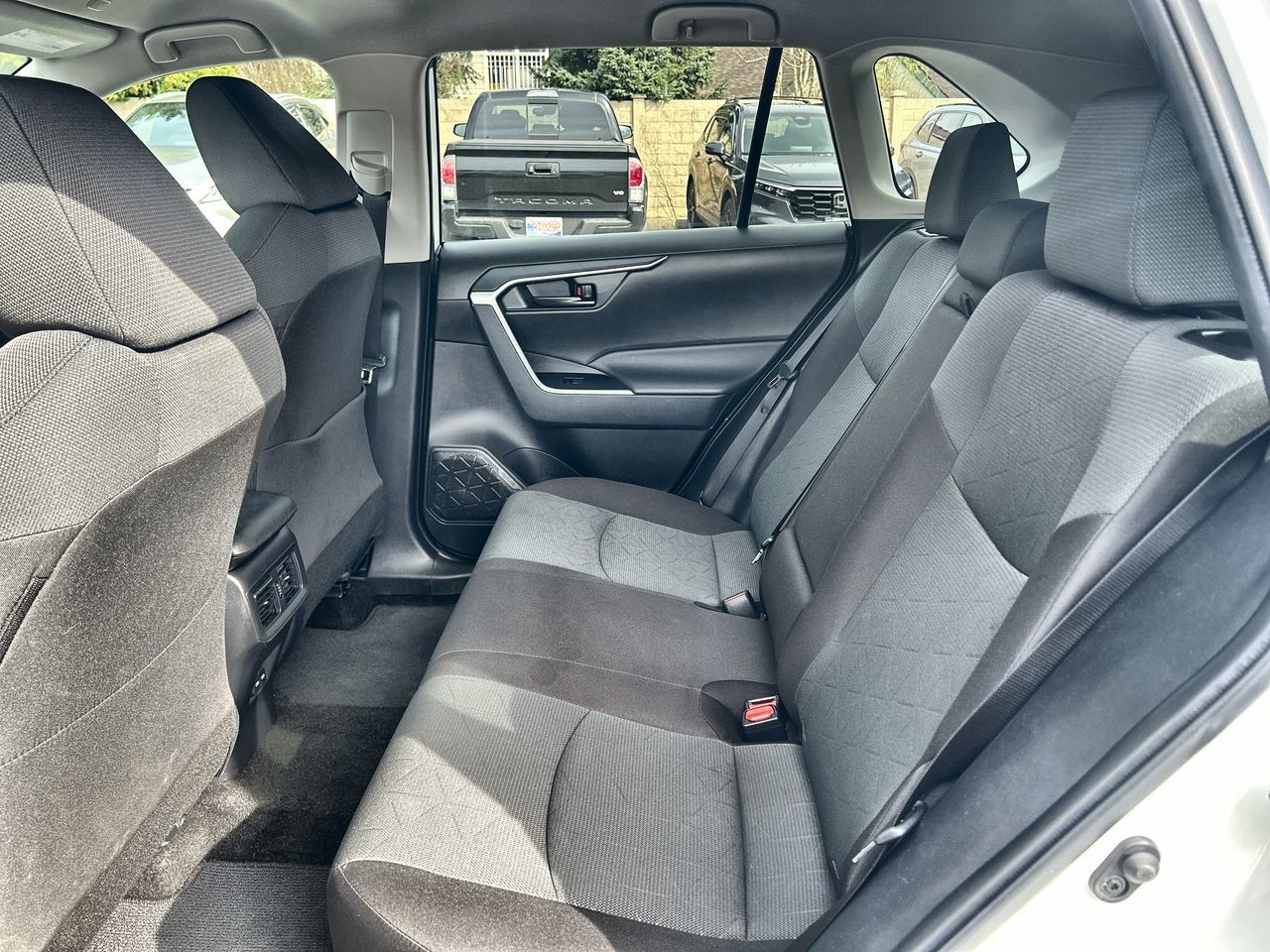 2025  RAV 4 LE