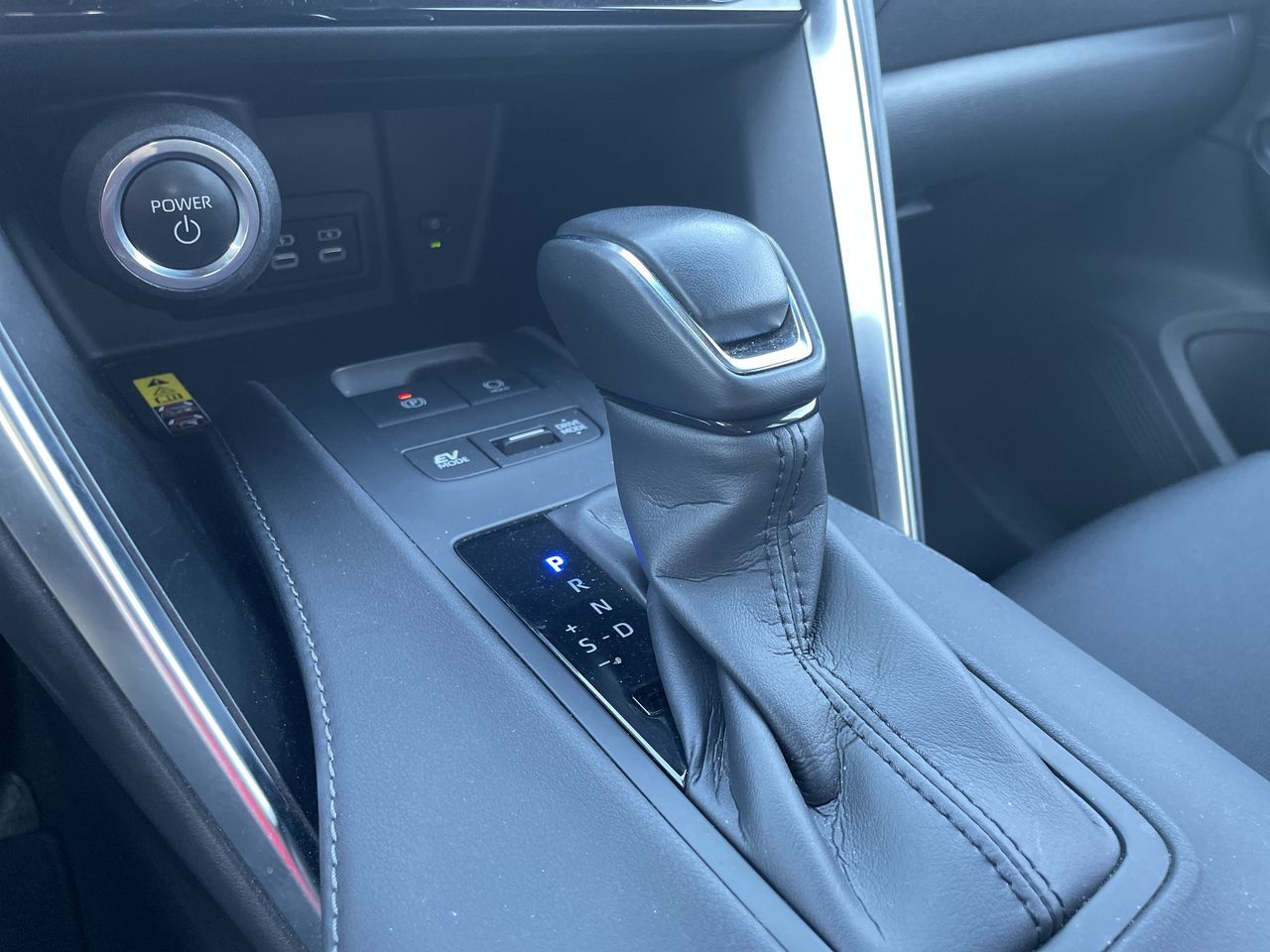 2024 Toyota VENZA HYBRID