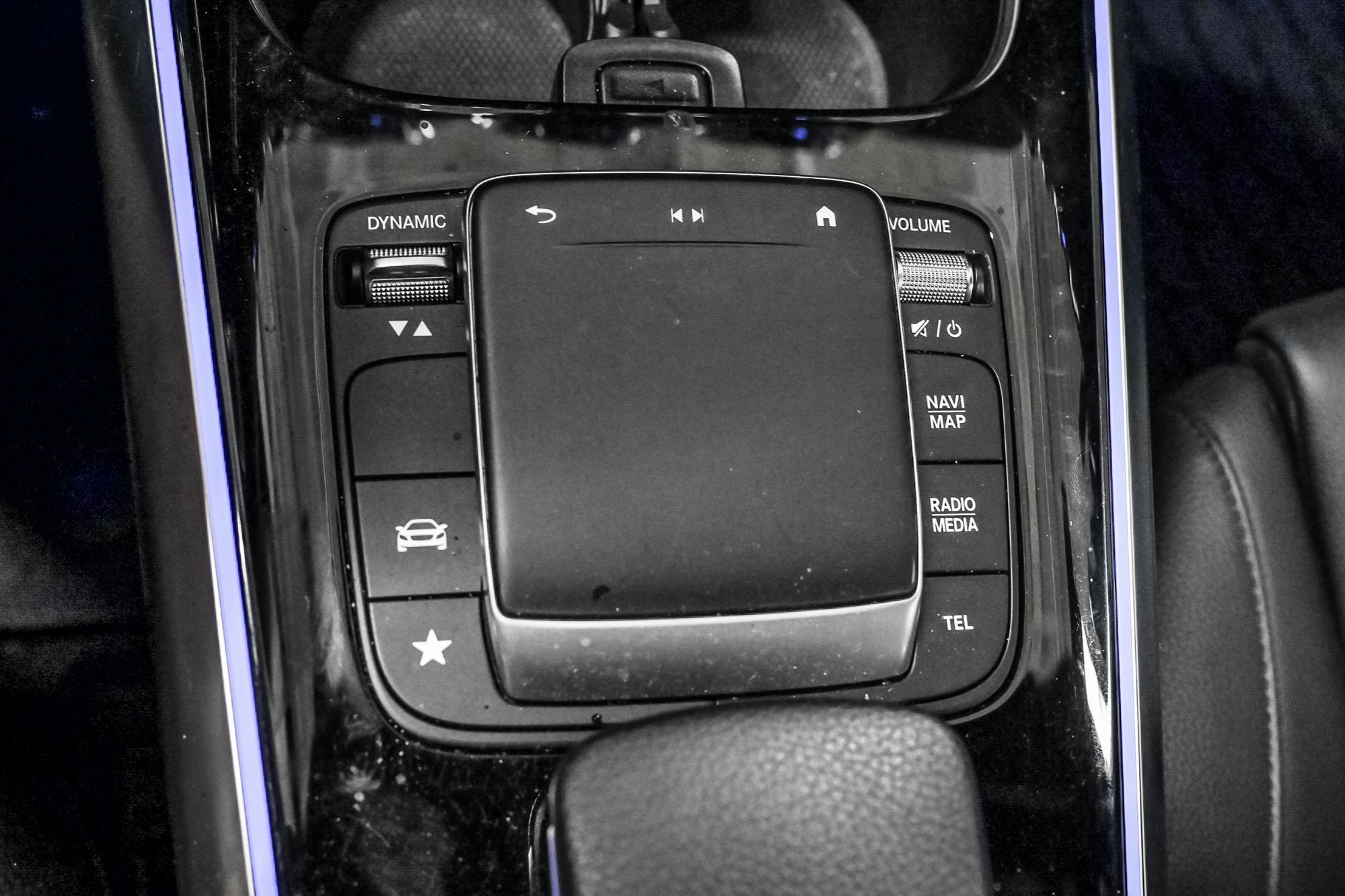 Mercedes-Benz GLA  2023