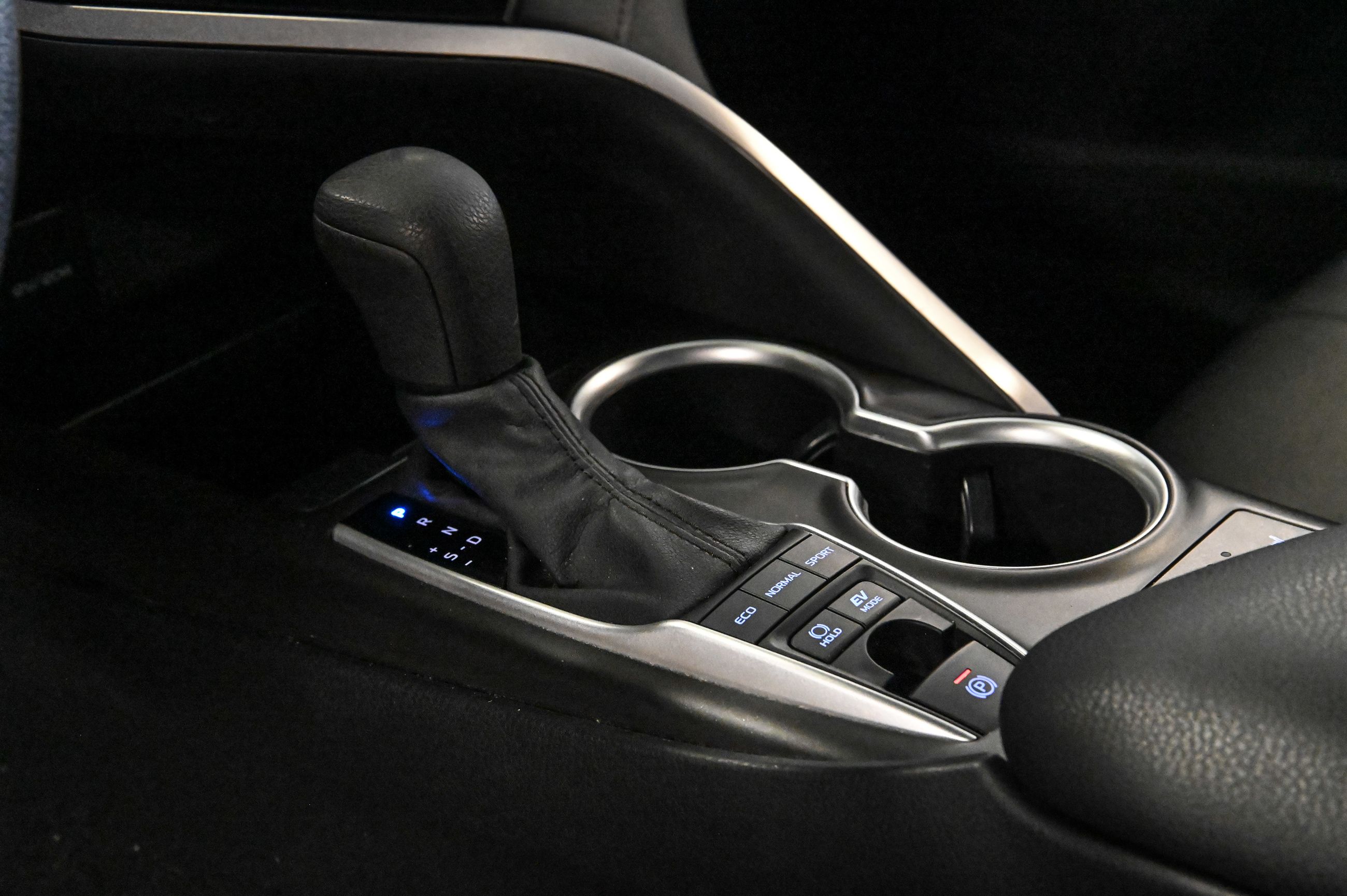 Toyota Camry Hybrid  2021