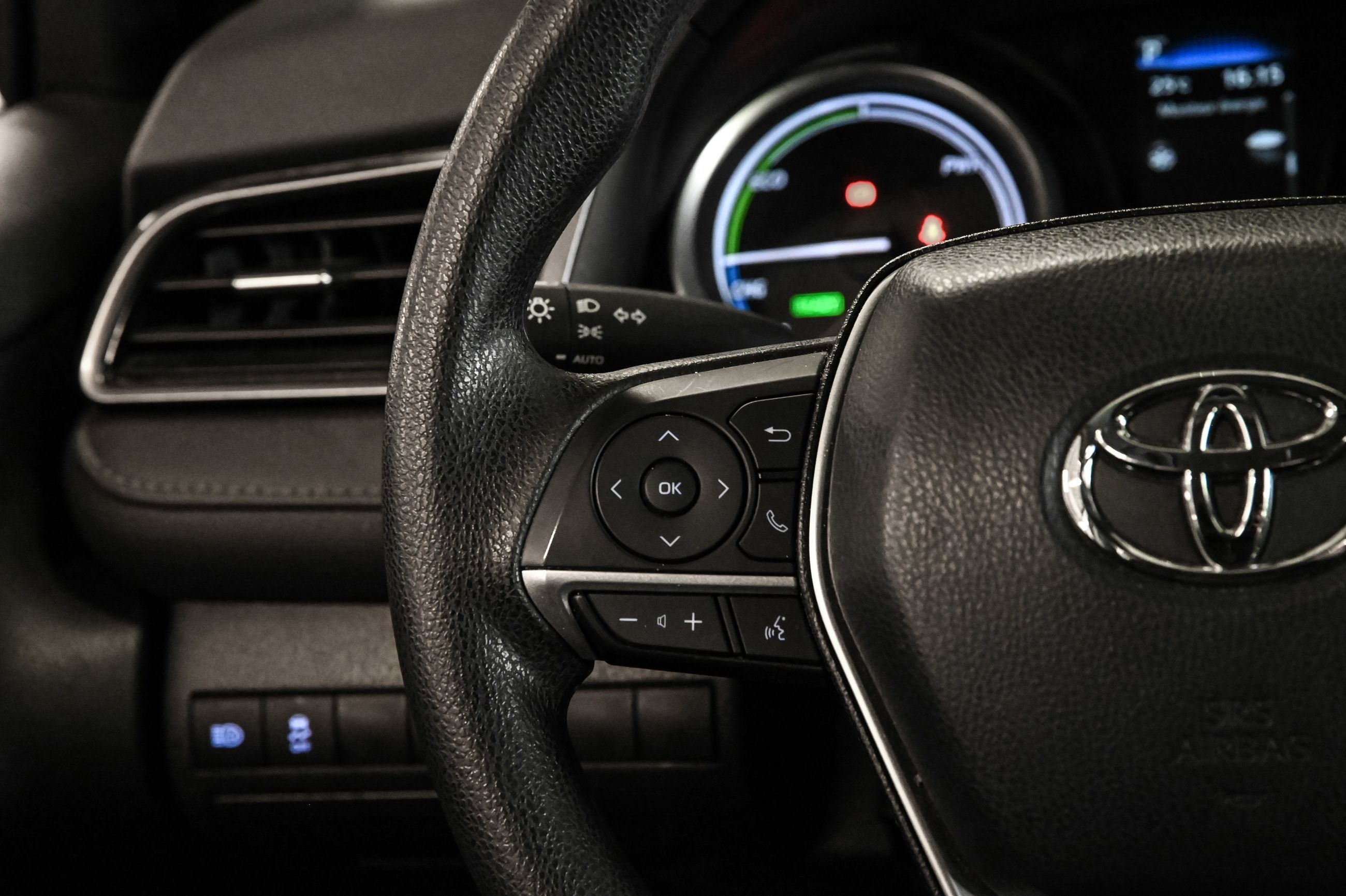 Toyota Camry Hybrid  2021