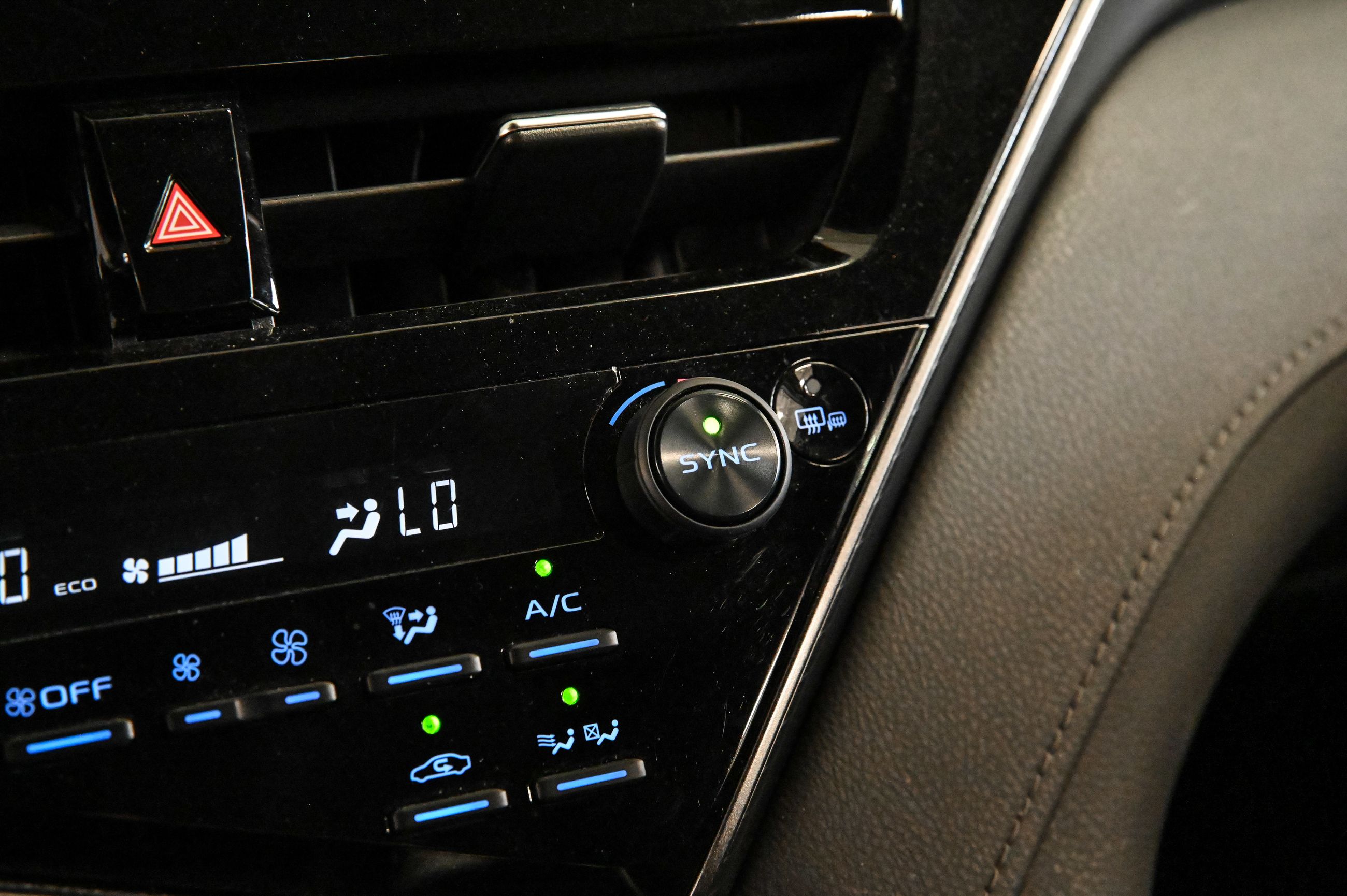 Toyota Camry Hybrid  2021