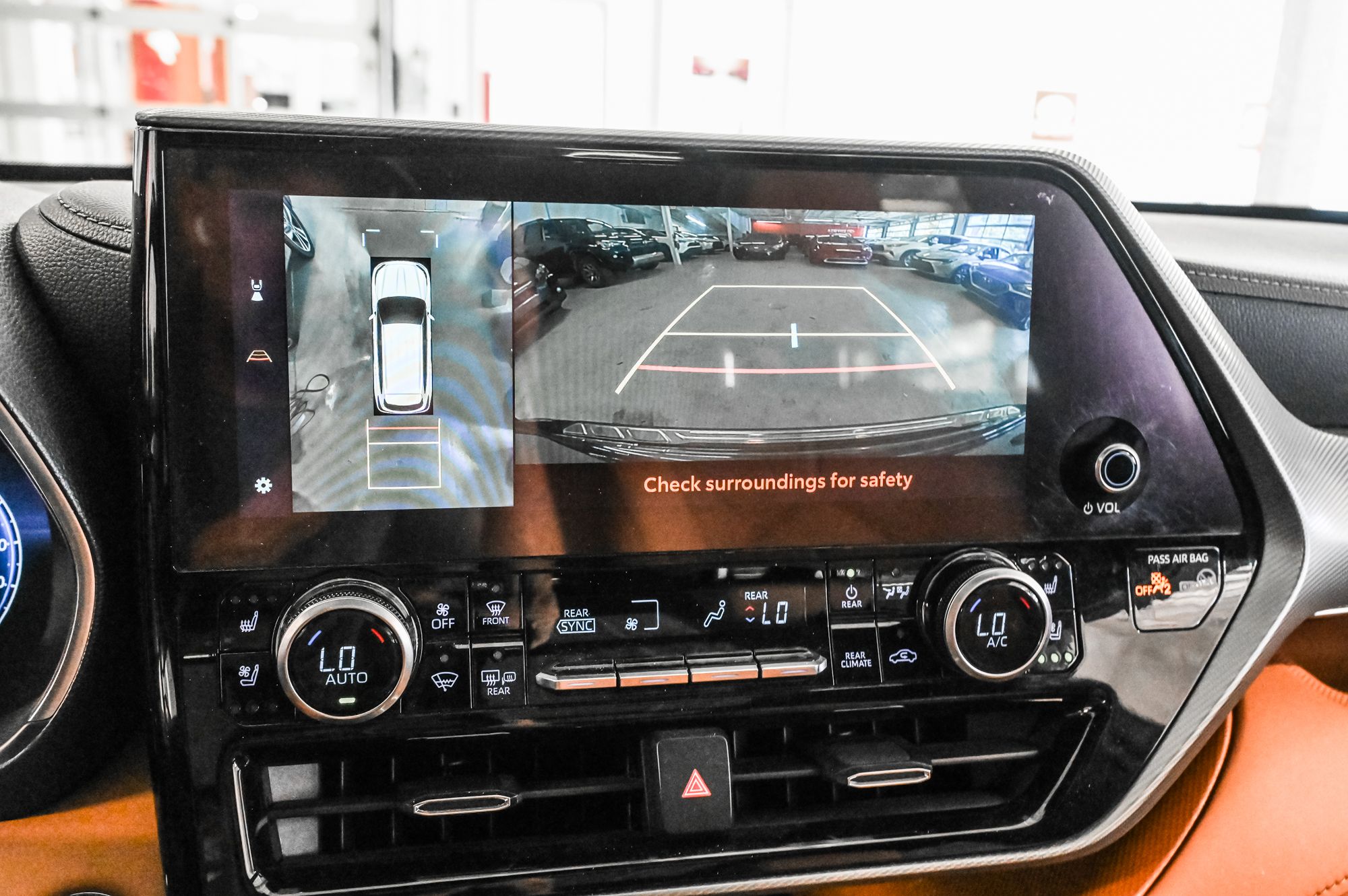2023 Toyota HIGHLANDER LIMITED AWD in Verdun, Quebec