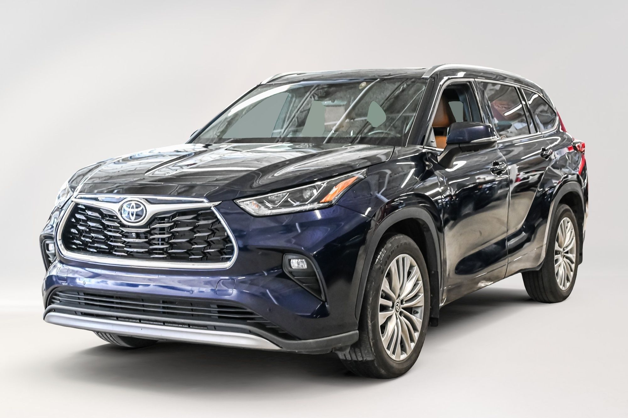 2023 Toyota HIGHLANDER LIMITED AWD in Verdun, Quebec