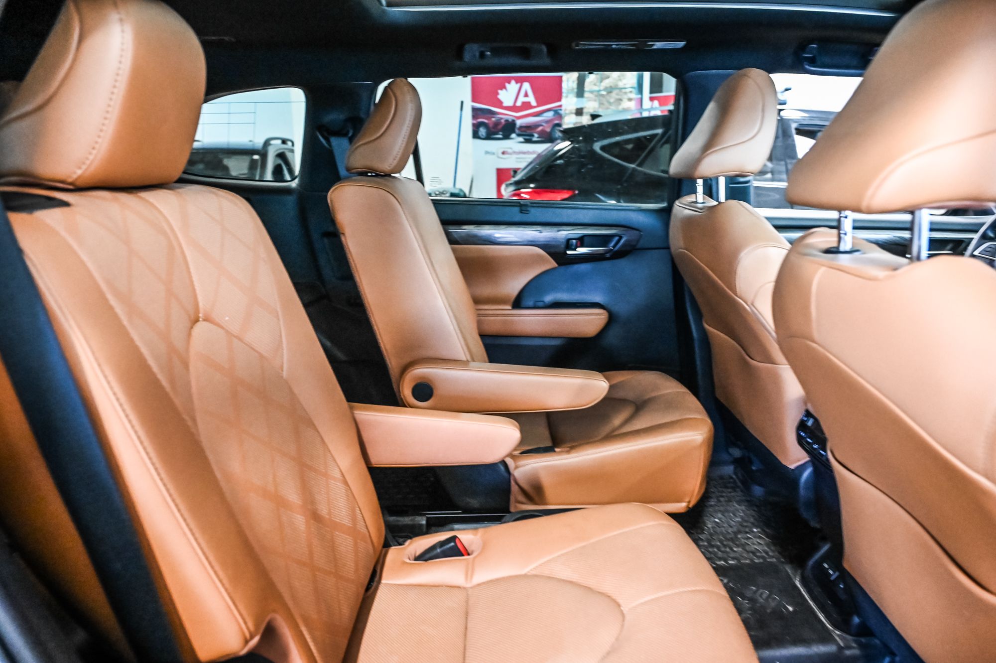 2023 Toyota HIGHLANDER LIMITED AWD in Verdun, Quebec