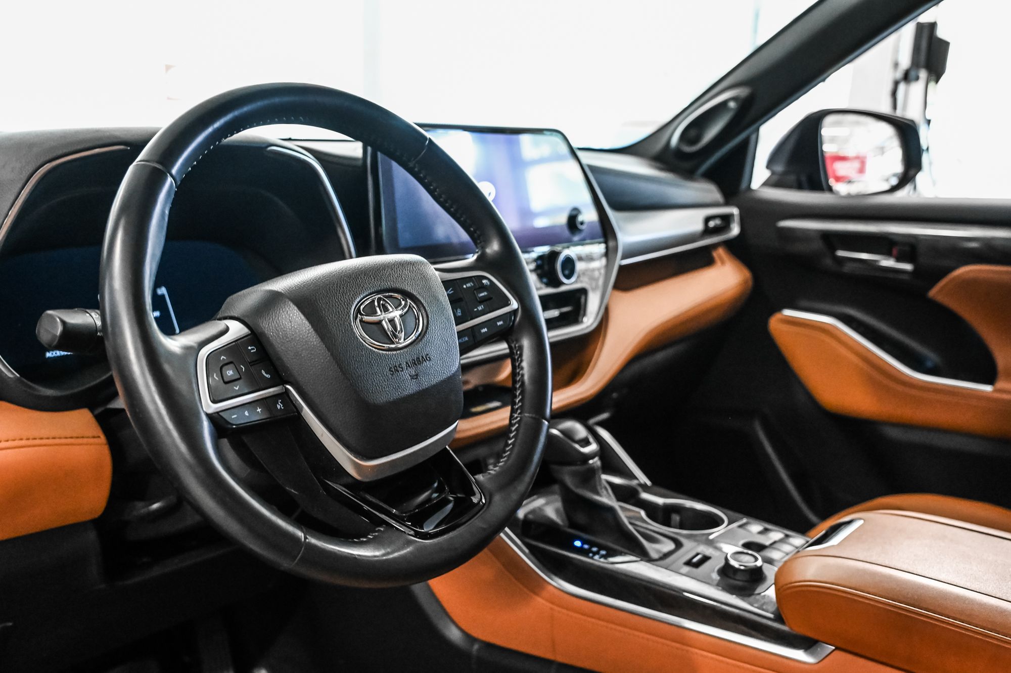 2023 Toyota HIGHLANDER LIMITED AWD in Verdun, Quebec