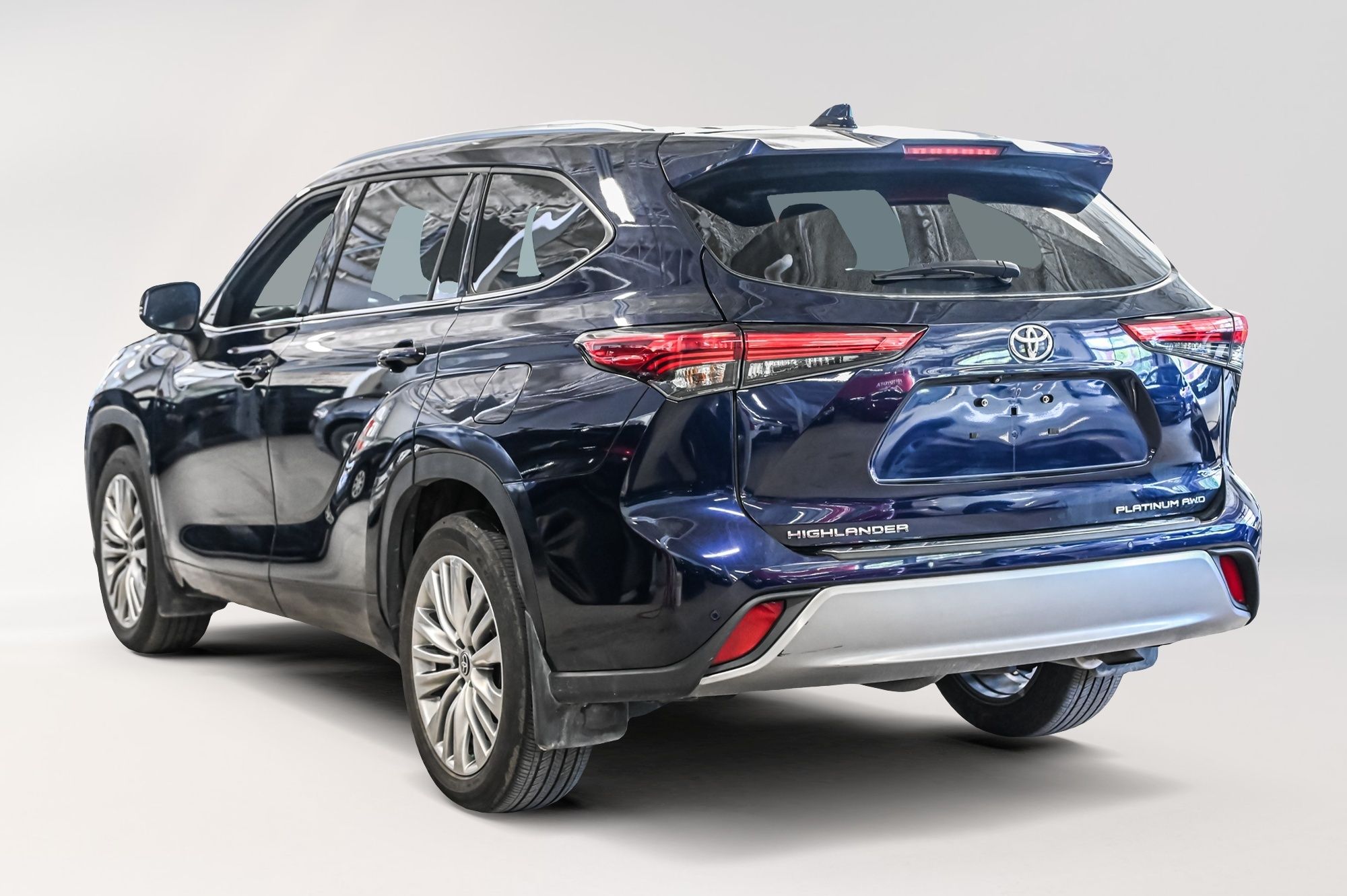 2023 Toyota HIGHLANDER LIMITED AWD in Verdun, Quebec