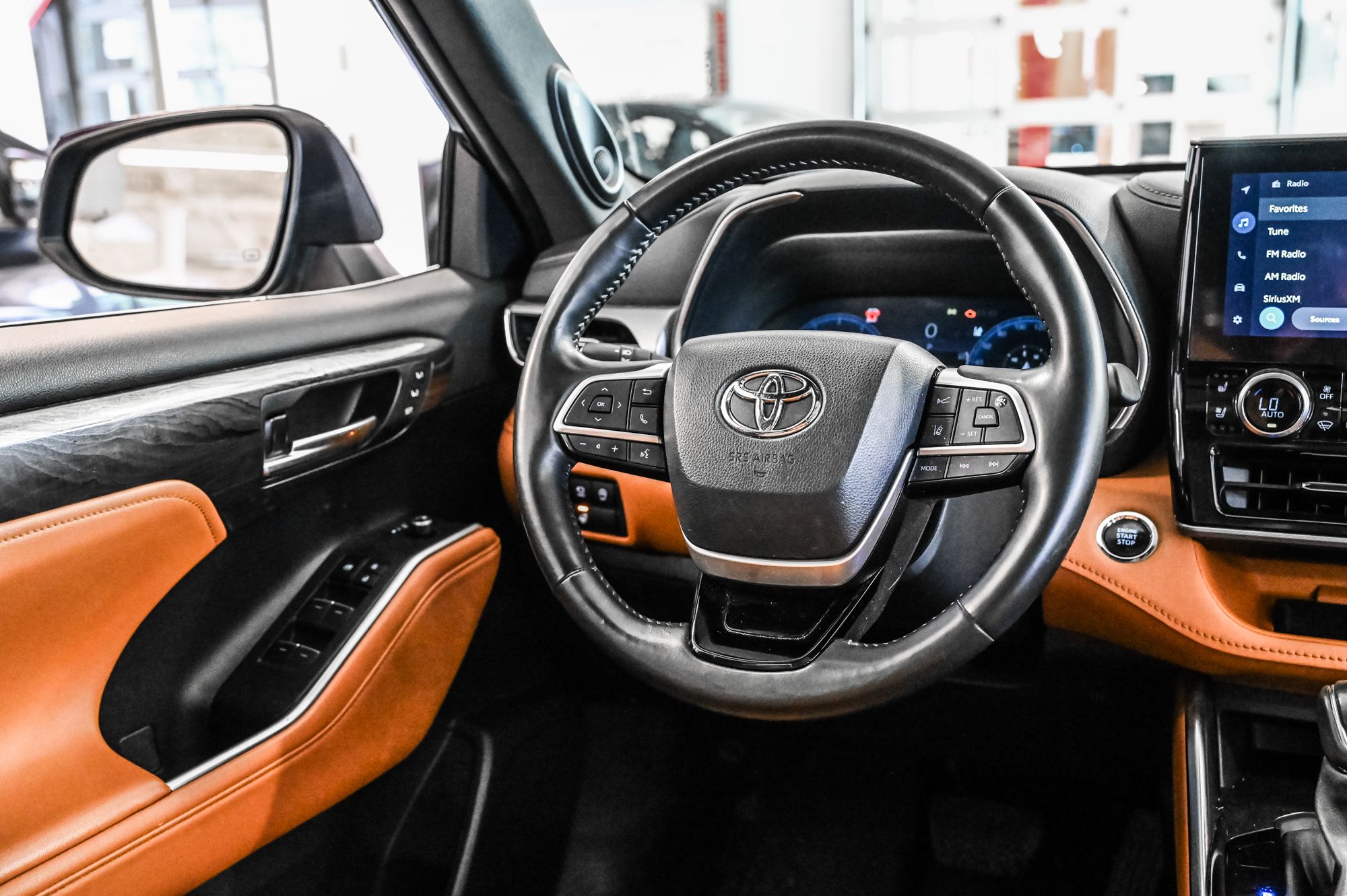 2023 Toyota HIGHLANDER LIMITED AWD in Verdun, Quebec