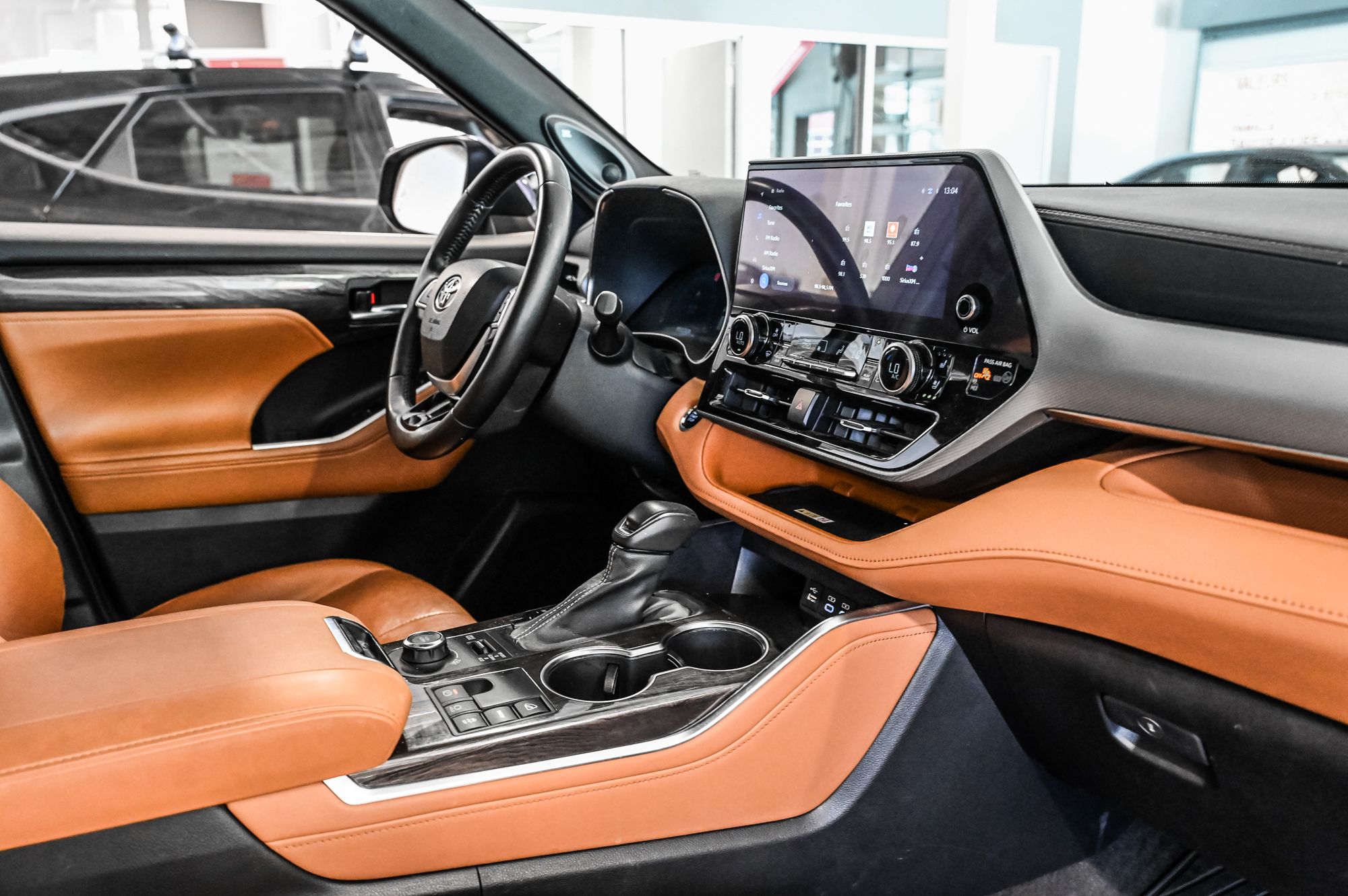 2023 Toyota HIGHLANDER LIMITED AWD in Verdun, Quebec