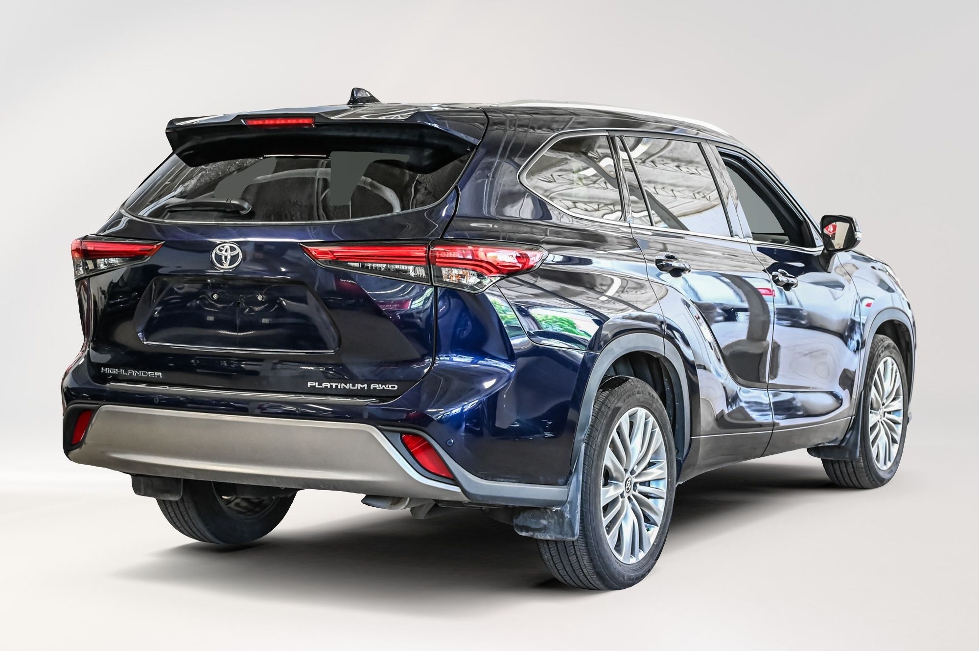 2023 Toyota HIGHLANDER LIMITED AWD in Verdun, Quebec